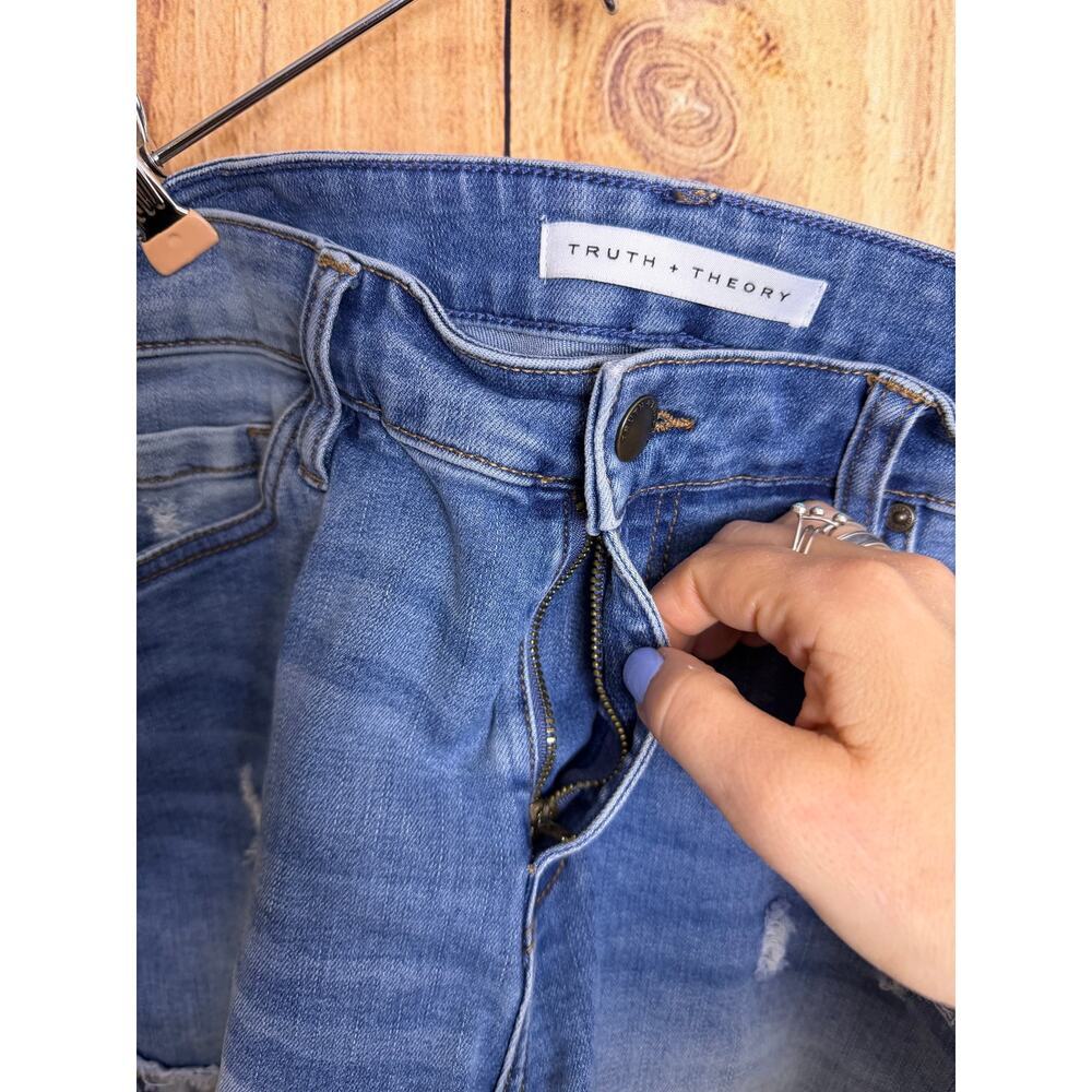 Truth & Theory Distressed Denim Short with Stretch Women's Size 6 - Picture 7 of 8